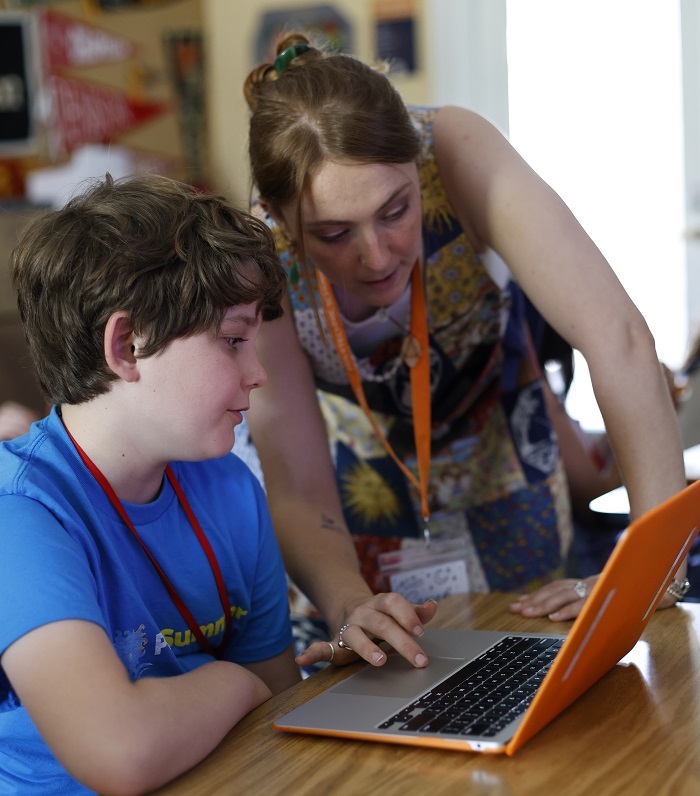 Introduction to the Art of Graphic Design 5-9 (A) – Sarah Fay: Munger 109