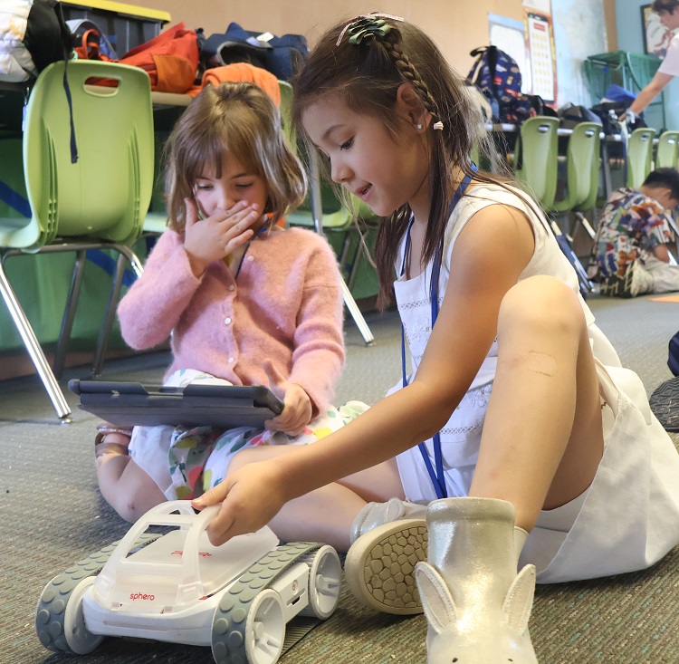 Sphero Robotics Explorers 1-3 (C) – Juan Carlos Corona: H19