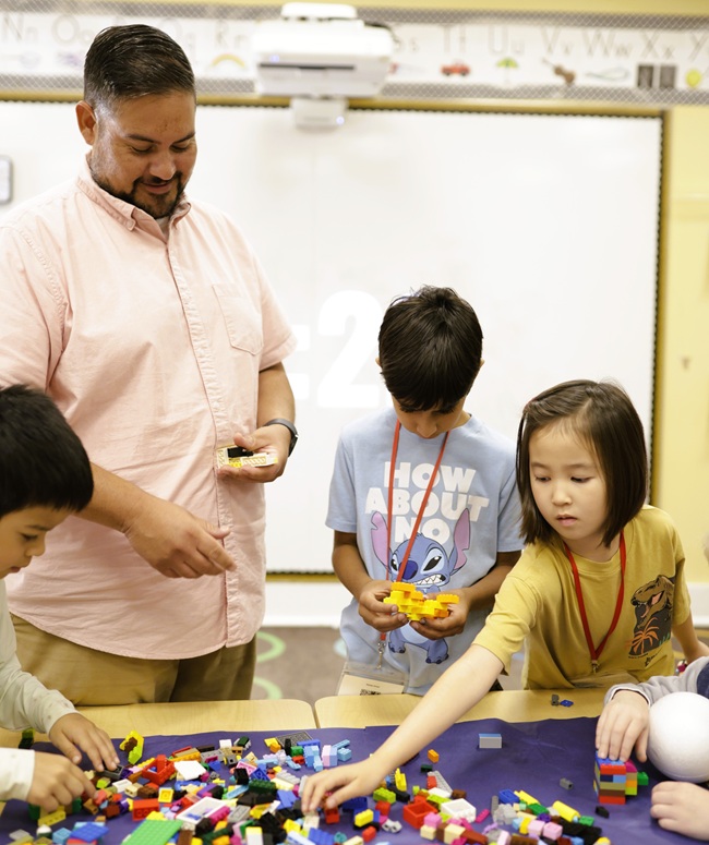 Tinker, Tinker, Creative Thinker with Legos! 1-2 (G) – Mark Munoz: C7